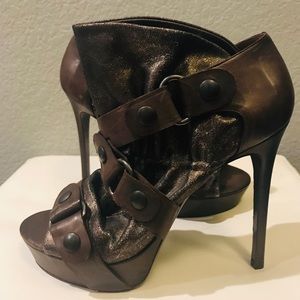 Vera Wang sz 7 Brown boots (heels)